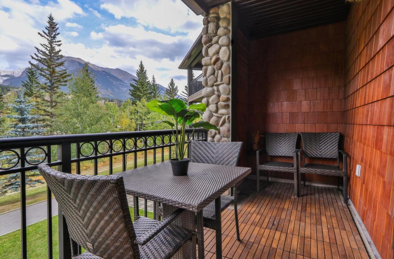The Mountaineer By Instantsuites Pool & Hottub Canmore Kültér fotó