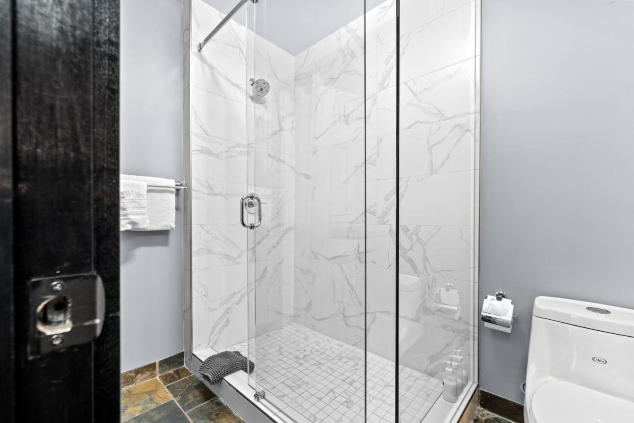 The Mountaineer By Instantsuites Pool & Hottub Canmore Kültér fotó