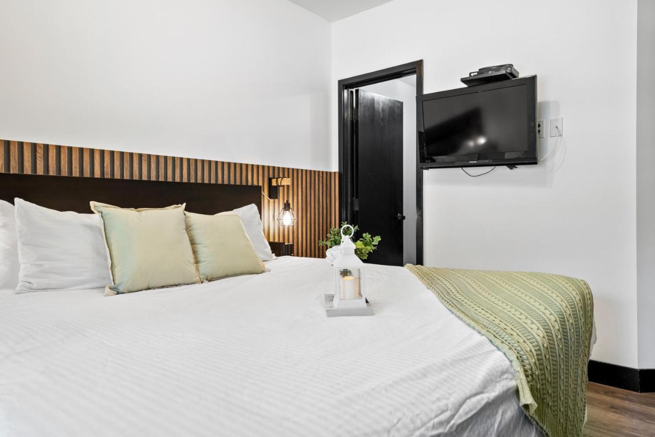 The Mountaineer By Instantsuites Pool & Hottub Canmore Kültér fotó
