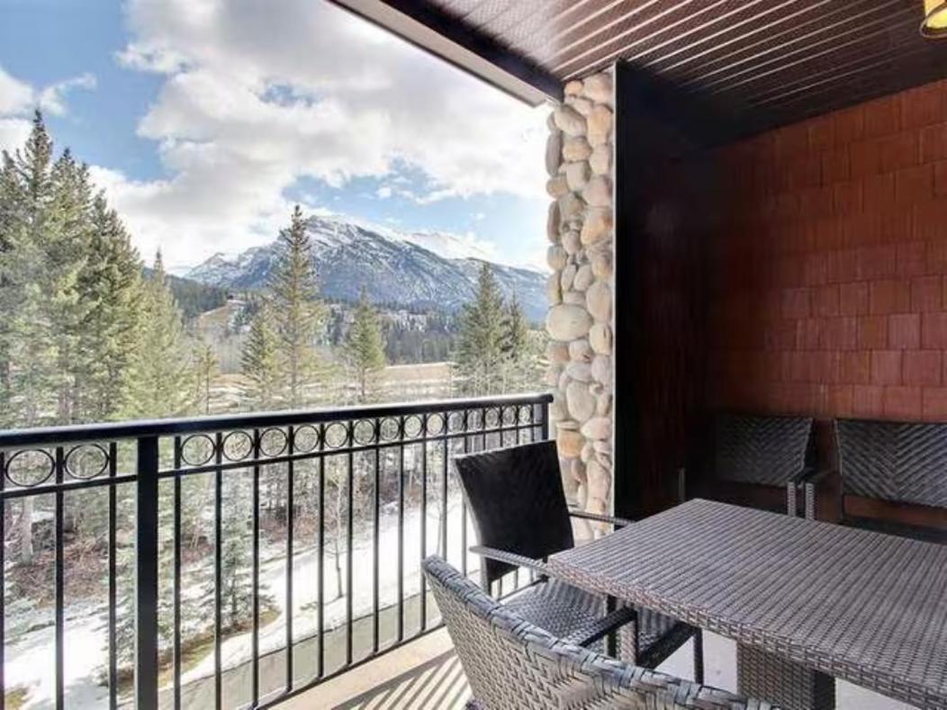 The Mountaineer By Instantsuites Pool & Hottub Canmore Kültér fotó