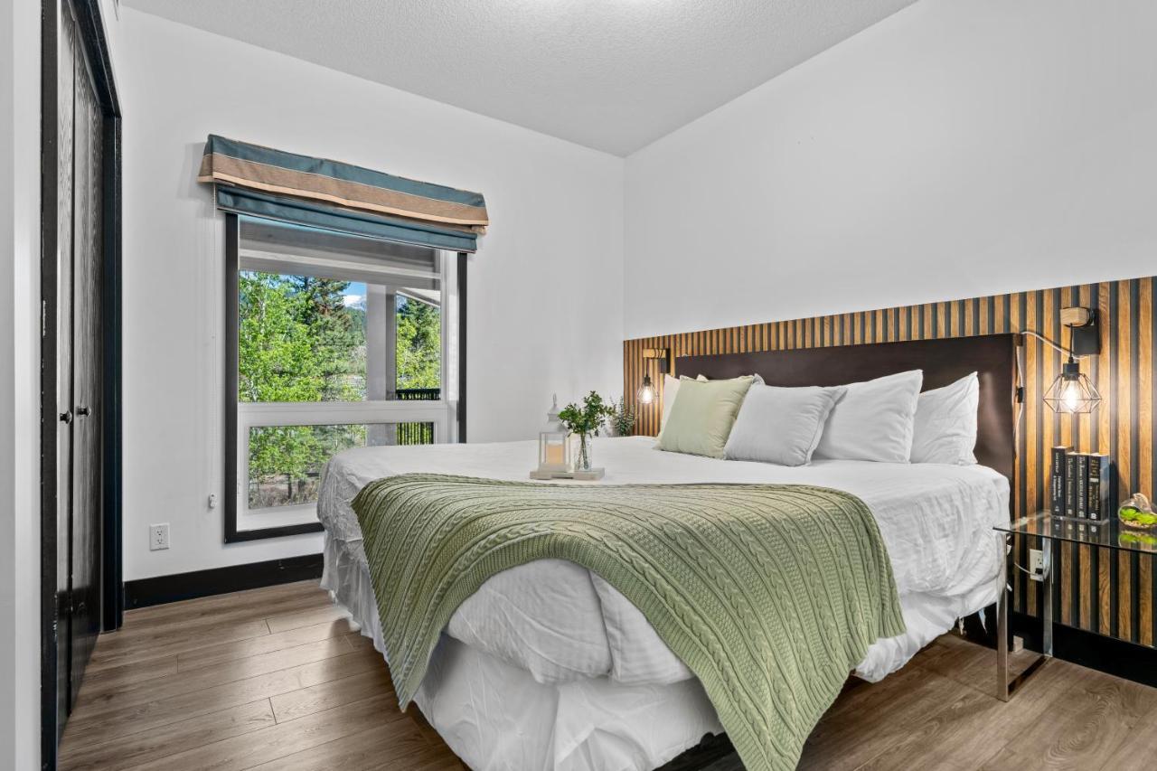 The Mountaineer By Instantsuites Pool & Hottub Canmore Kültér fotó